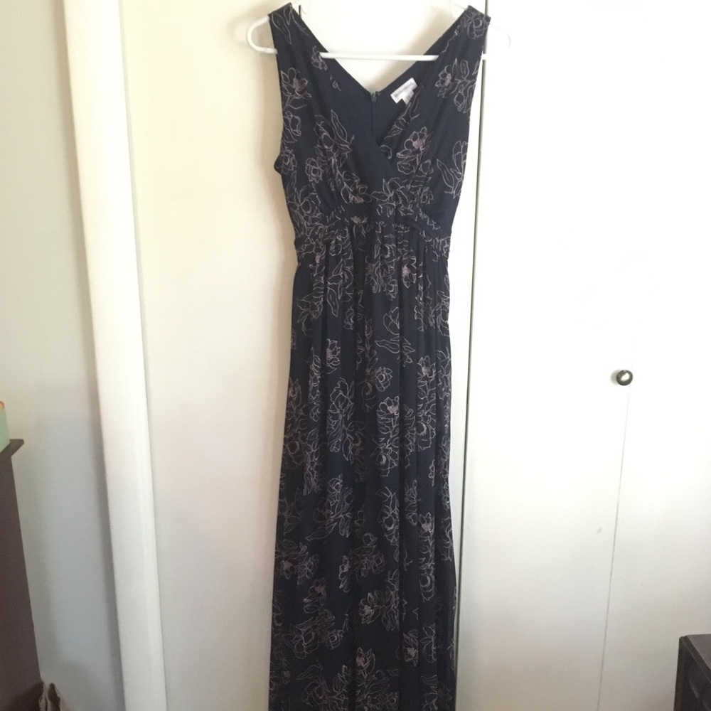 Motherhood Maternity Dress size small but runs big